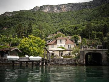 Villa pour 12 personnes, avec vue sur le lac et balcon ainsi que jardin et vue à Veyrier-du-Lac