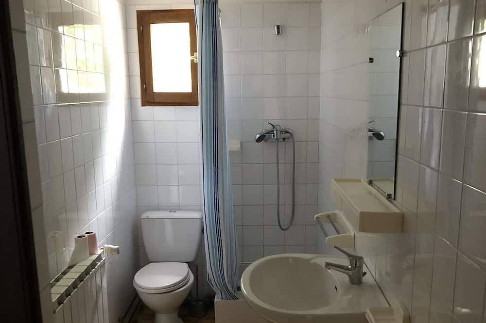 Appartement entier, Lac de St Ferréol, agréable rez de jardin avec accès piscine in Sorèze, Lauragais