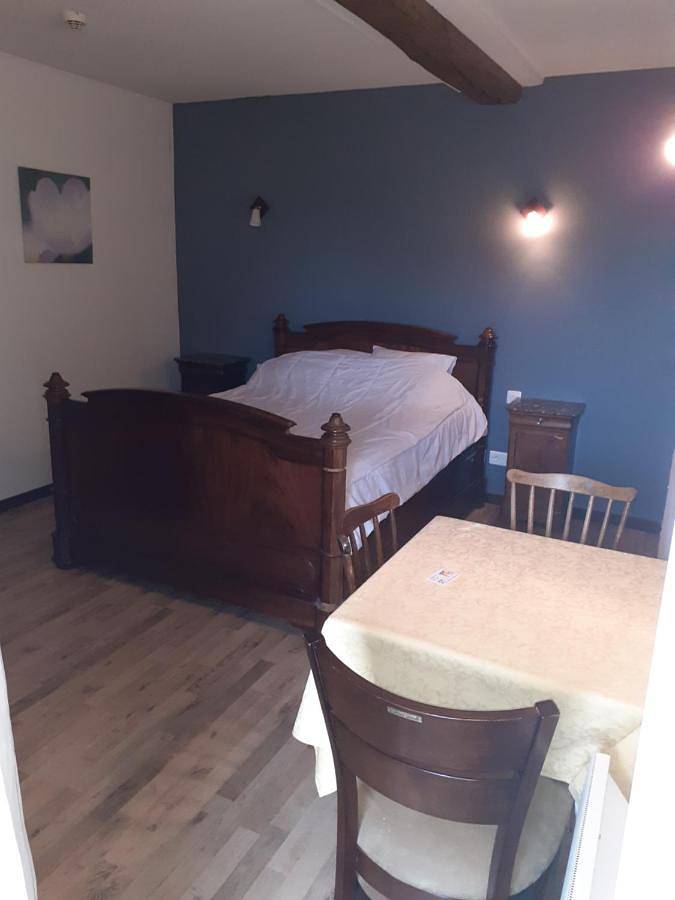 Appartement entier, One-Bedroom Apartment in Rogny-les-Sept-Écluses, Région d'Auxerre