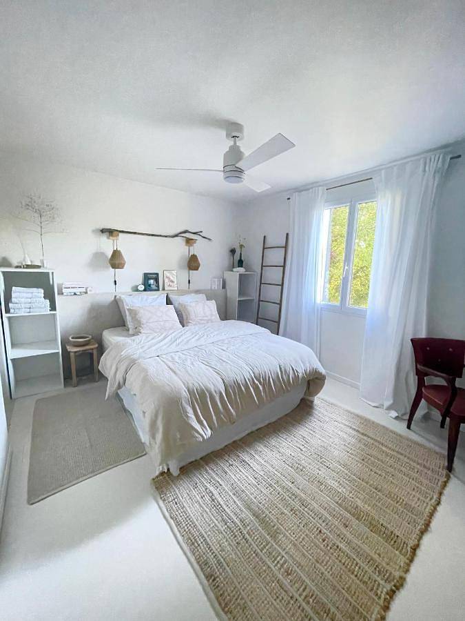 Location de vacances pour 2 personnes, avec Terrasse ainsi que Jardin et Vue à Vachères - 3