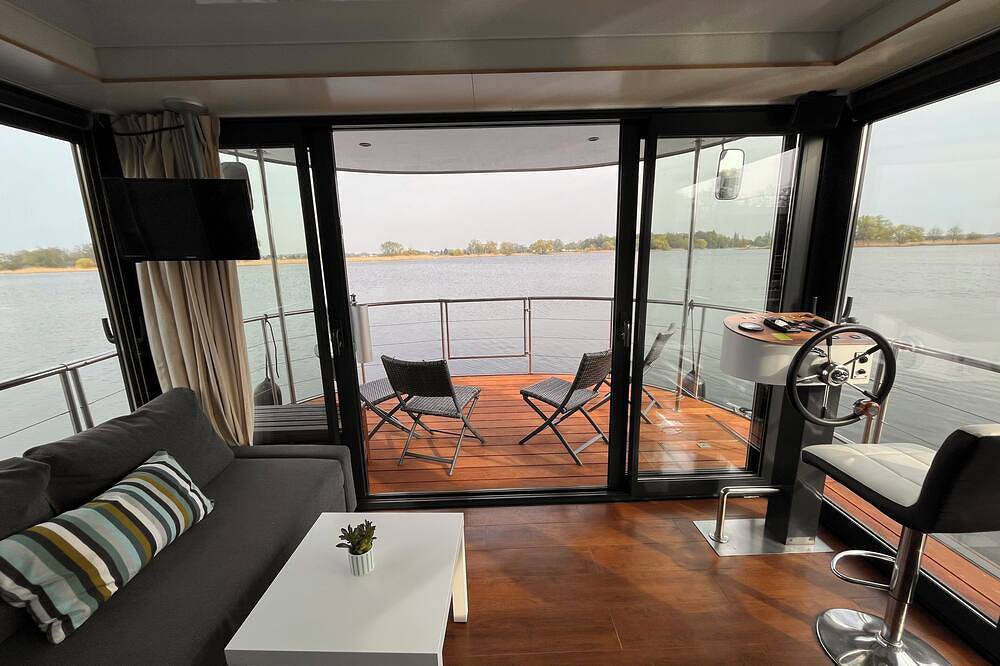 Schwimmendes Ferienhaus mitten in der Natur in Pritzerbe, Havelsee