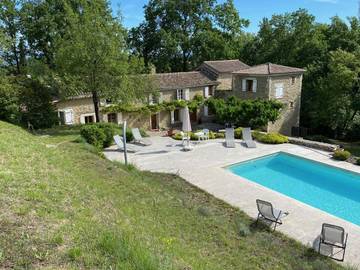 Gîte pour 3 personnes, avec piscine ainsi que vue et jardin, animaux acceptés à Carsan