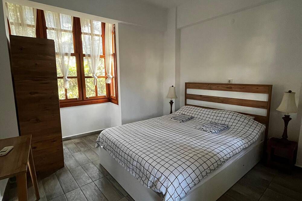 Economy double room with shared bathroom in Antalya, Province d'Antalya