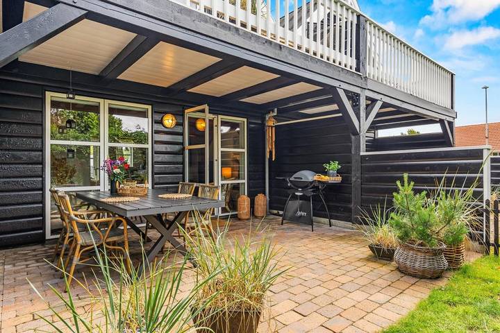 Villa für 4 Personen, mit Balkon/Terrasse und Whirlpool sowie Terrasse in Blavand