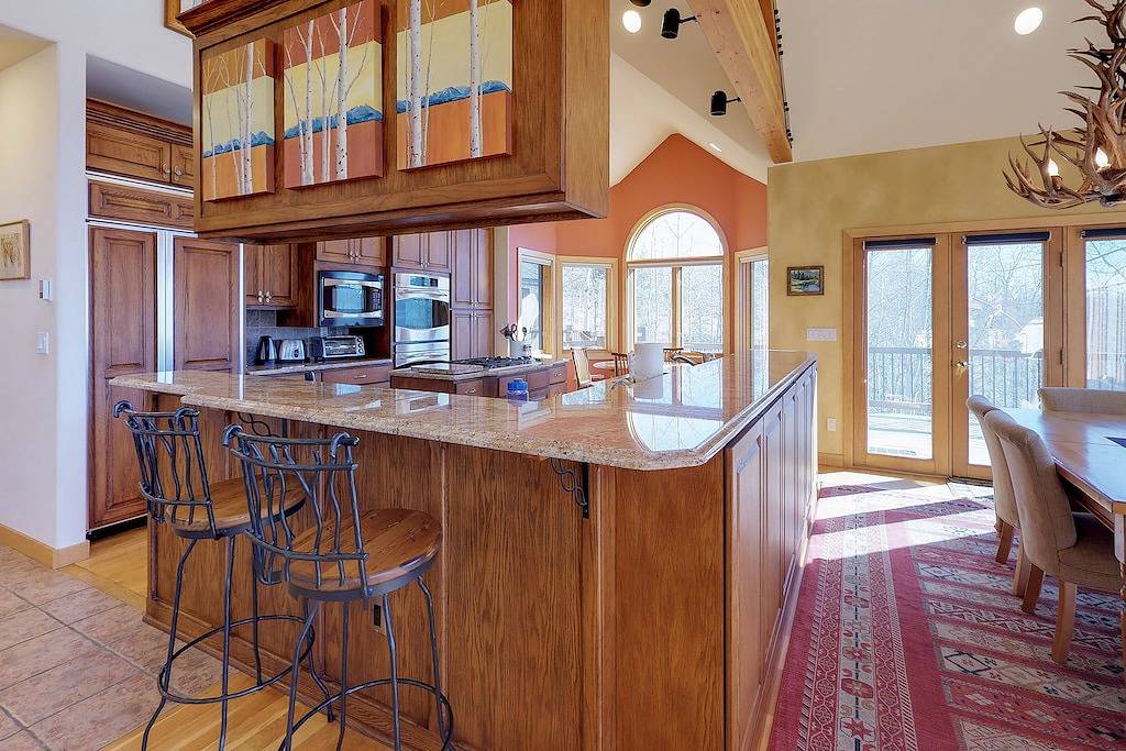 Luxushaus mit gehobenen Einrichtungen, privatem Whirlpool, Gemeinschaftspool und Bergblick in Silverthorne, Arapaho and Roosevelt National Forests