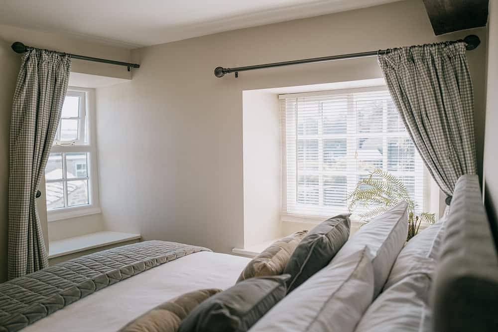 Luxury 2 bed village retreat with 4 pubs & garden with views in Middleham, North Yorkshire