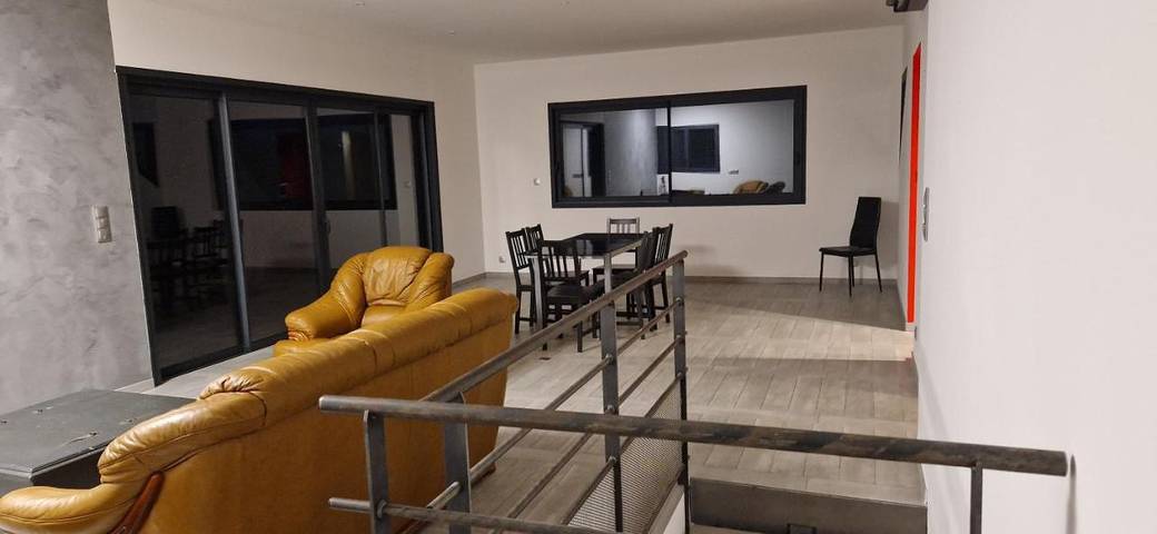 Gîte pour 4 personnes, avec terrasse dans Magny-Vernois