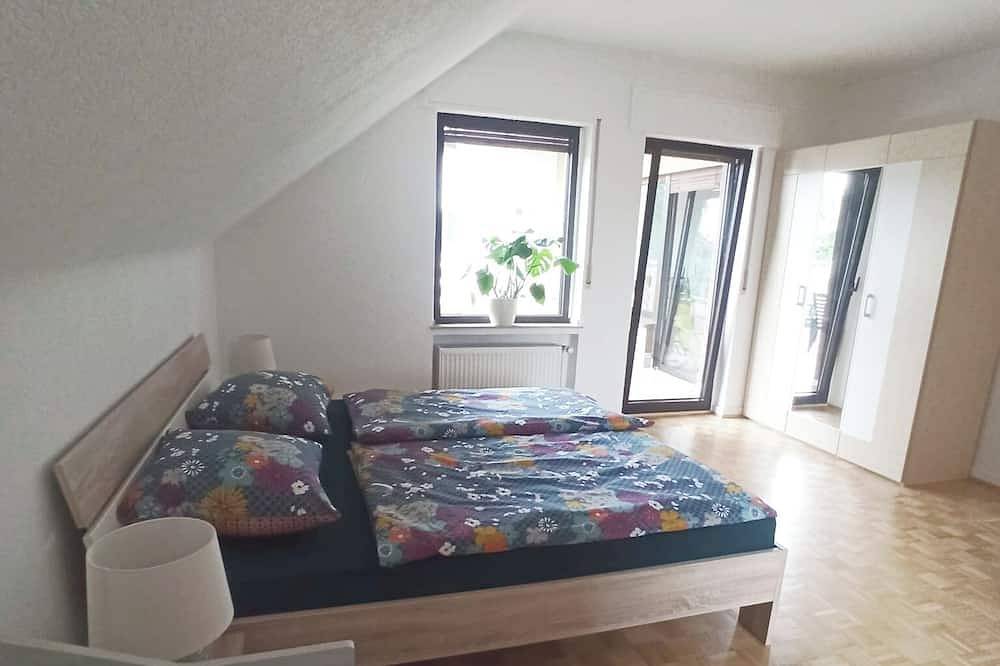 Ganze Wohnung, Gemütliche Ferienwohnung mit großer Dachterrasse in gehobener Wohngegend. in Halver, Märkischer Kreis