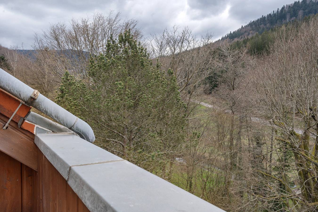 Appartamento intero, Appartamento 'Kuckucksnest' con giardino in comune, balcone e Wi-Fi in Bad Herrenalb, Nordschwarzwald