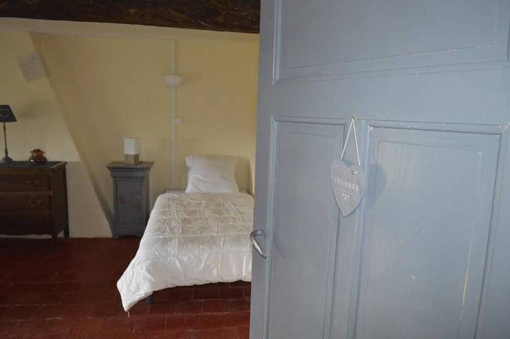 Location de vacances pour 3 personnes, avec jardin à Bourg-le-Comte - 2