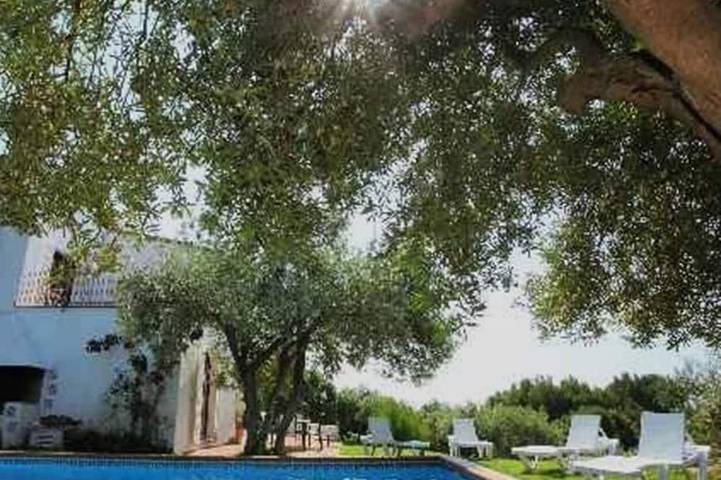 Villa pour 8 personnes, avec terrasse ainsi que piscine et jardin - 1