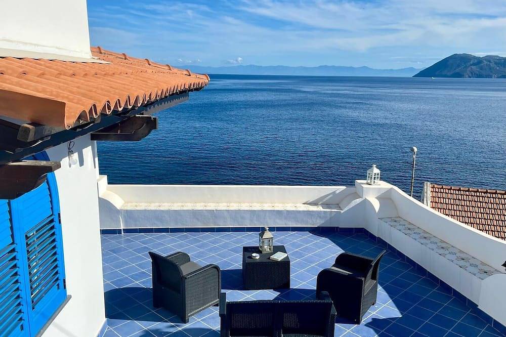 Panoramic sea view villa near downtown and piers in Lipari