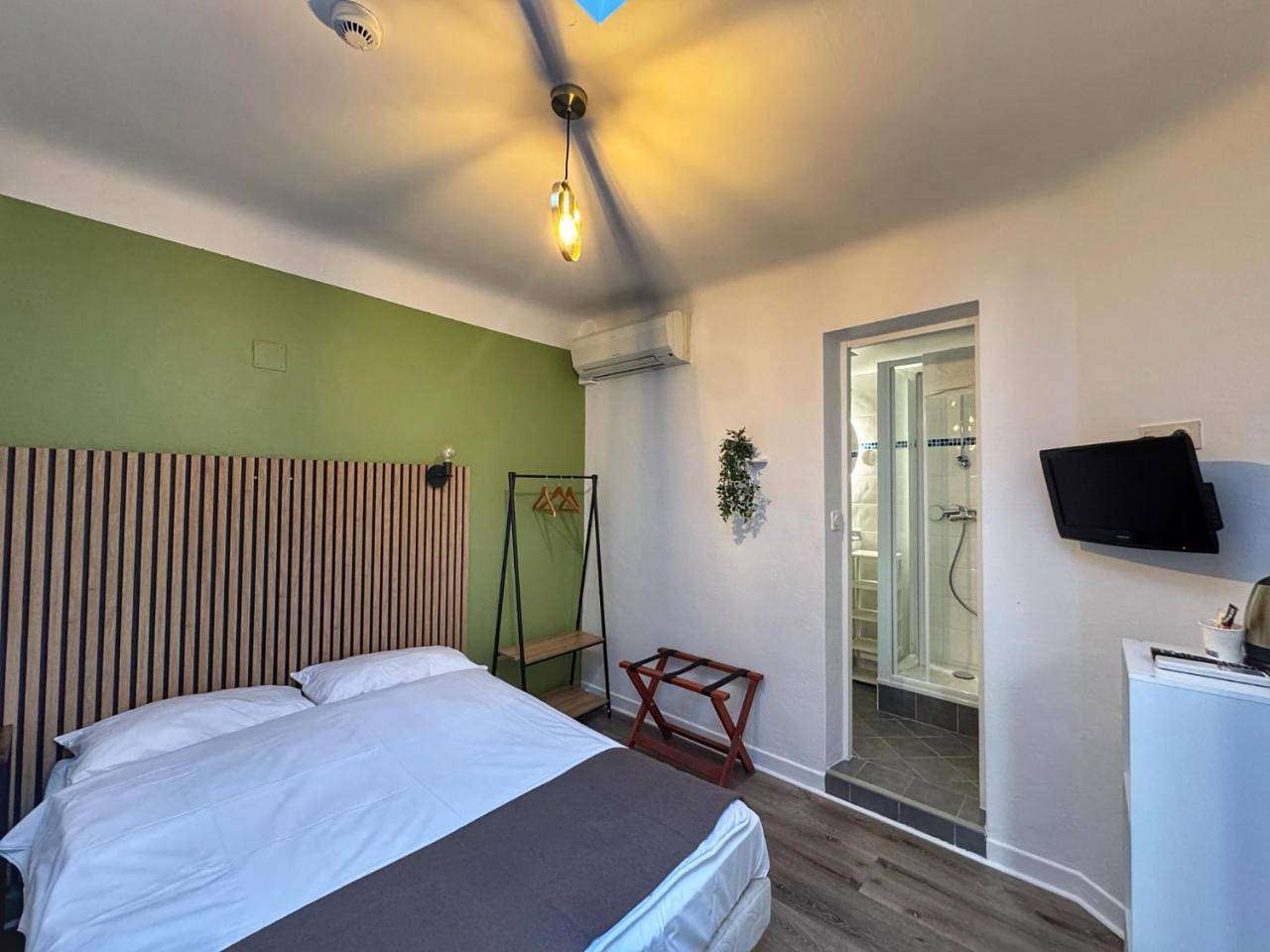 Single Room with Bathroom in Saint-Jean-Pied-de-Port, Région de Bayonne