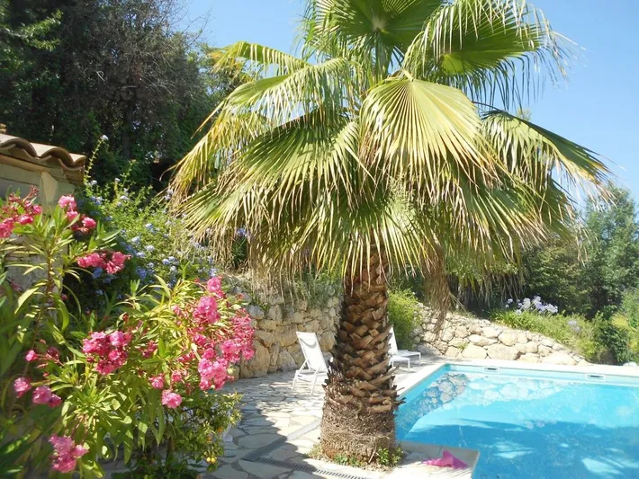 Alojamiento y desayuno para 2 personas, con vistas y piscina además de jardín y terraza - 1