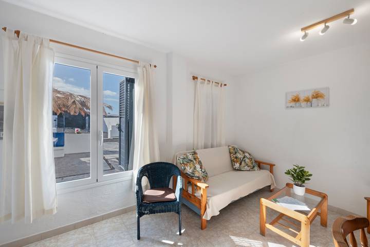 Apartamento entero, Apartamento 'La Bayana - 3' con vistas al mar, piscina comunitaria y Wi-Fi in Puerto Naos, Los Llanos de Aridane