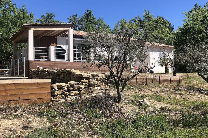 Location de vacances pour 9 personnes, avec jardin et terrasse à Caseneuve