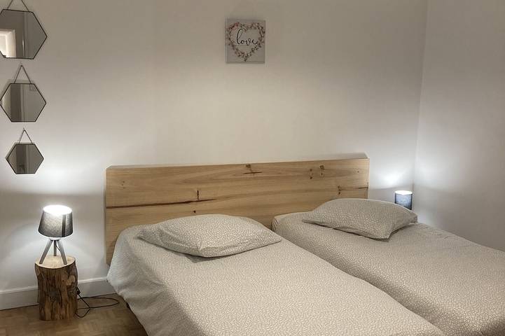 Appartement entier, Rez De Chaussee De Villa Avec Piscine Park Gratuit Et Terrain De Pétanque in Aix-en-Provence, Côte méditerranéenne (France)