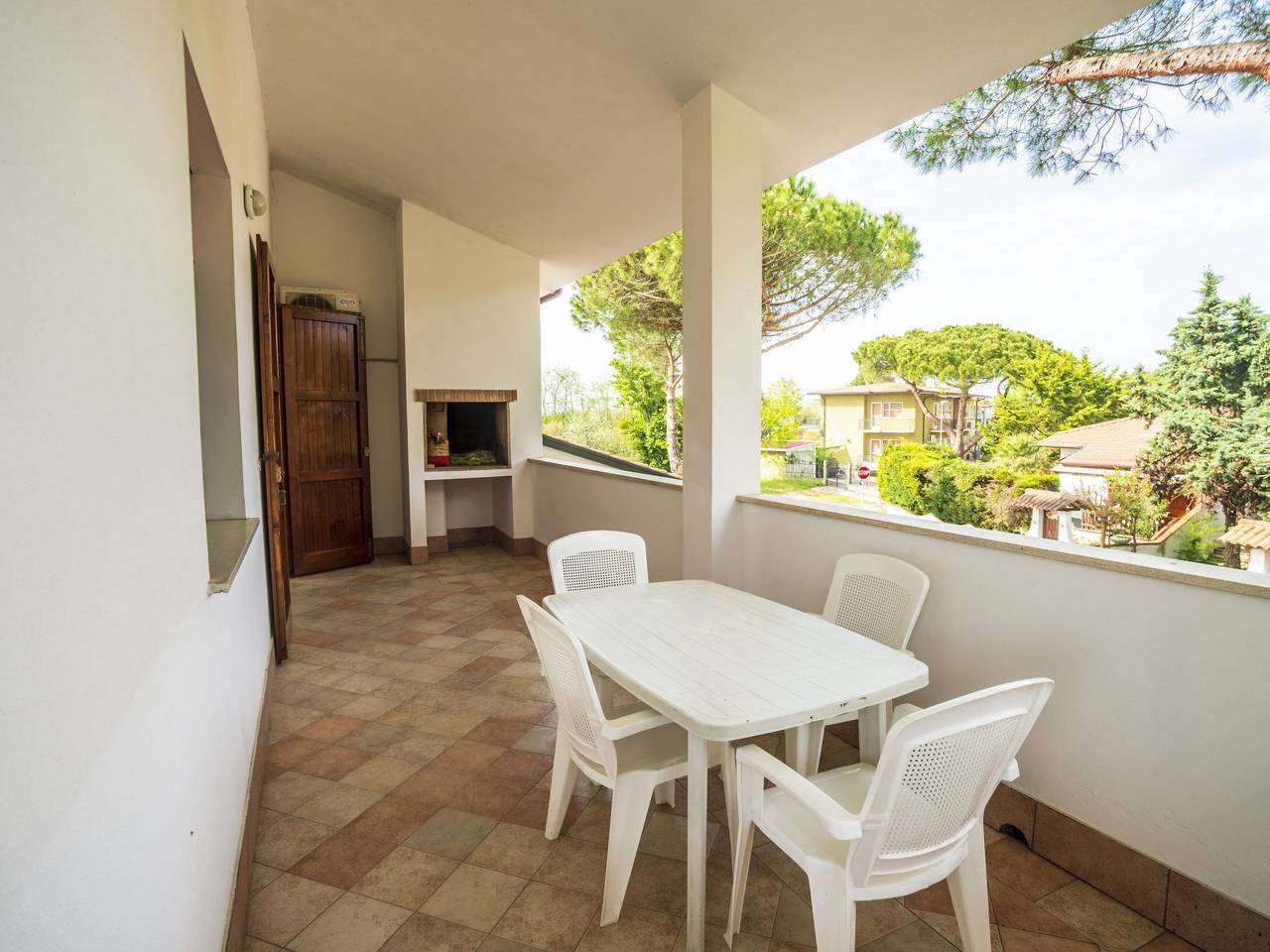 Chalet, Terrasse mit Kamin, privater Garten in Comacchio, Ferrara Provinz