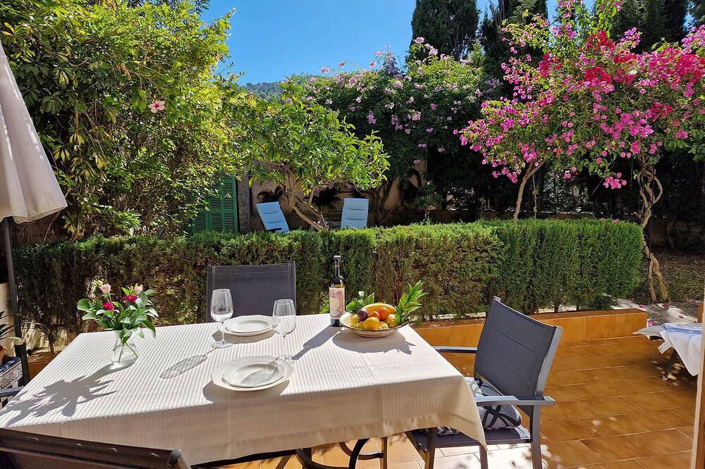 Apartment Bougainvillea es un lugar perfecto para unas vacaciones inolvidables. in Puerto de Sóller, Sóller