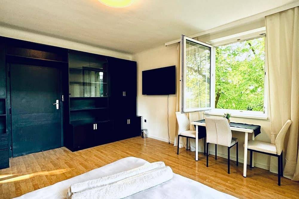 Pretty Double Room Shared Villa - Garden & Patio in Floridsdorf, Wien