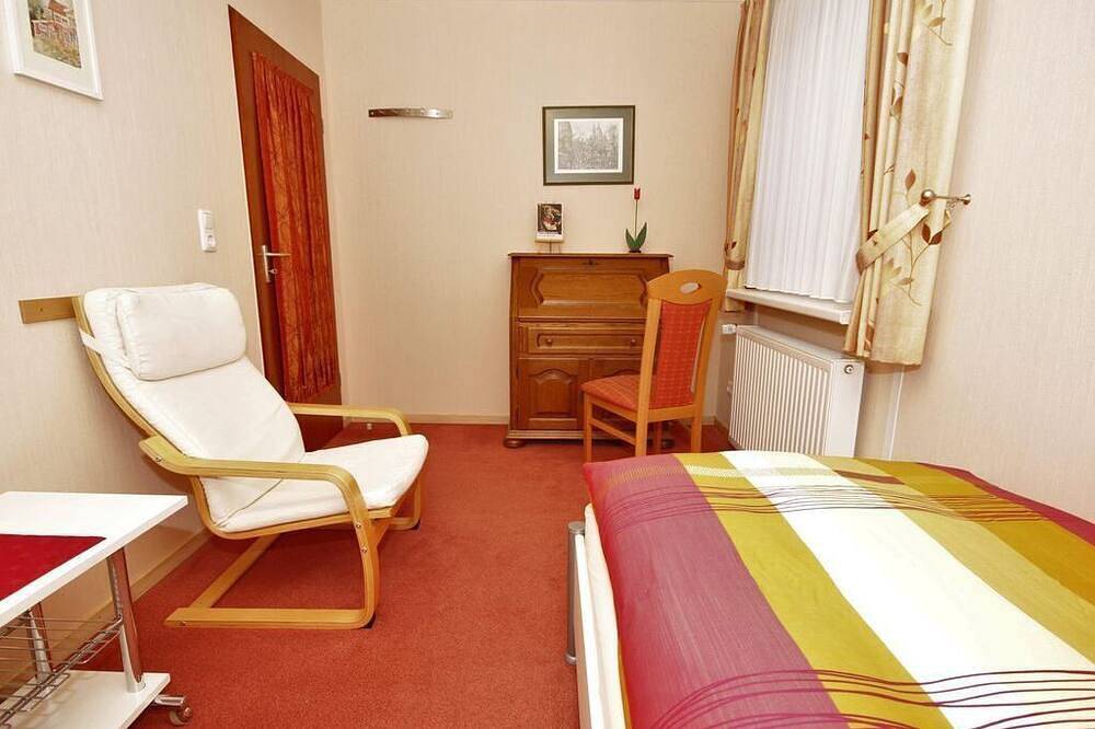 Ganze Wohnung, Haus Dolfi - Ferienwohnung/2Schlafräume/Bad,Wc (gr.Whg unten) in Mölln, Kreis Herzogtum Lauenburg