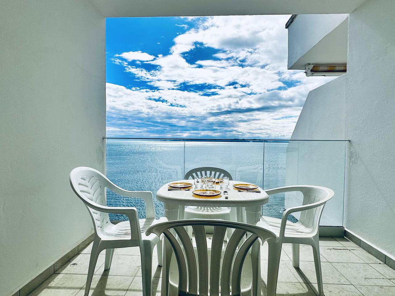Estudio entero, Estudio en Roses con Terraza y Aparcamiento Cerca de la Playa in Roses, Alt Empordà