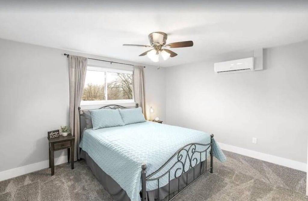 River Retreat W/ Hot Tub/ Game room in Elkhart County