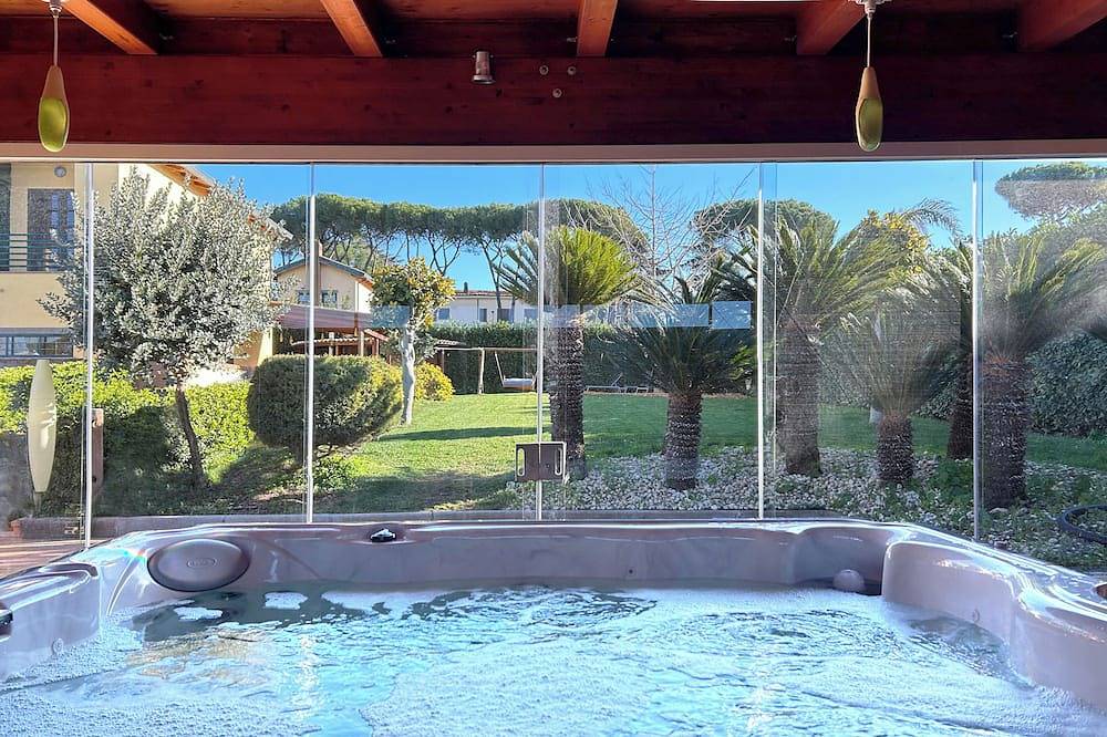 Design Villa | Jacuzzi & Spa All Year Round in Settecamini, Rome