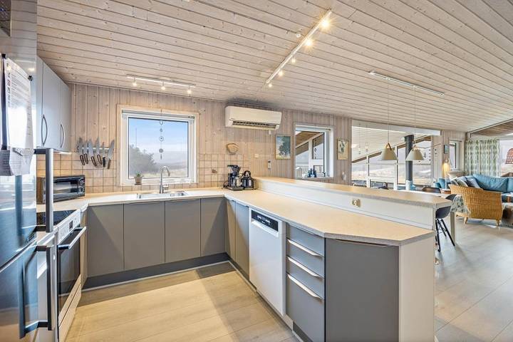 Cosy holiday home near the beach with sauna and wood-burning stove in Ringkøbing, Holmsland Klit