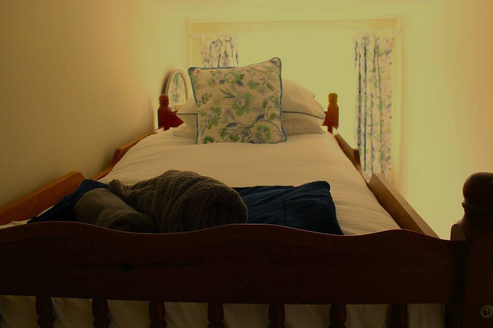 Traditional 2 bed 18th Century Cosy Welsh Cottage. Pet Friendly! in Brecon, Brecon Beacons