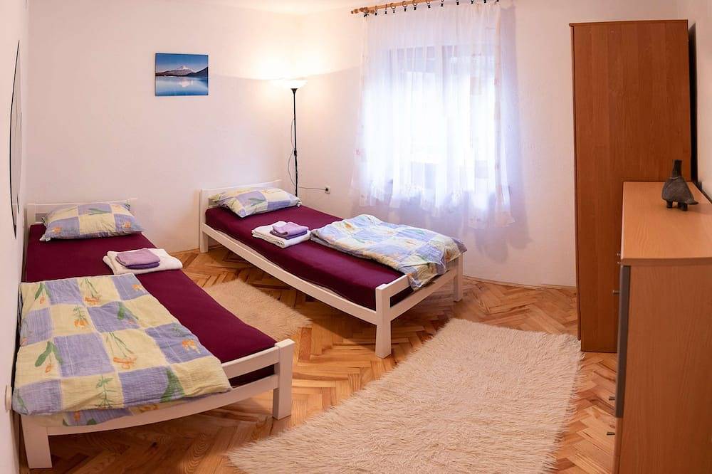 Ganze Wohnung, 2-Zimmer-Ferienwohnung mit Terrasse Srb, Zagora in Gračac, Zadar