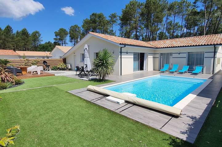 Location de vacances pour 8 personnes, avec jardin ainsi que jacuzzi et terrasse à Saint-Paul-en-Born