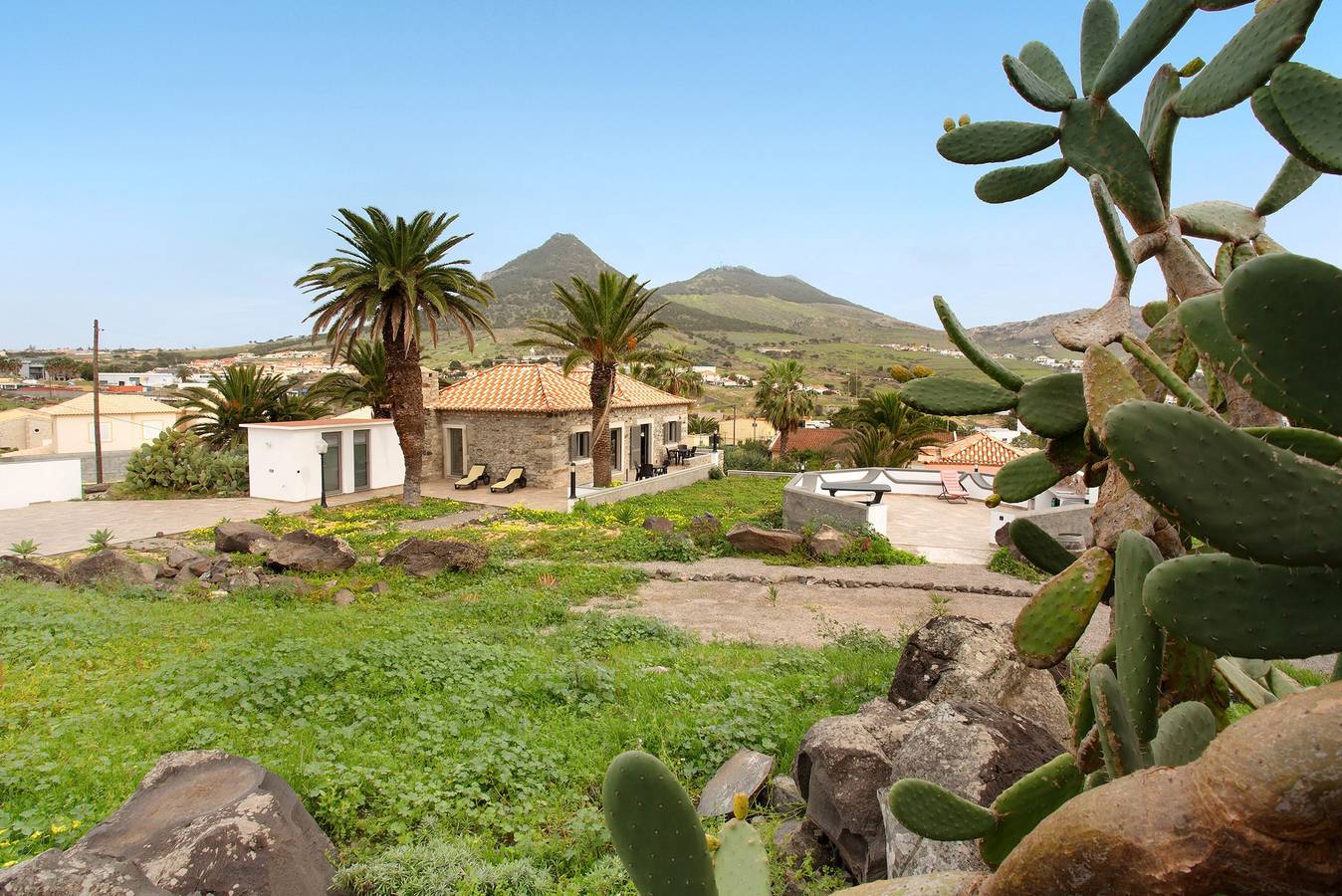 Casa de férias 'Casa De Pedra' com vista para o mar, terraço privado e Wi-Fi in Porto Santo, Madeira