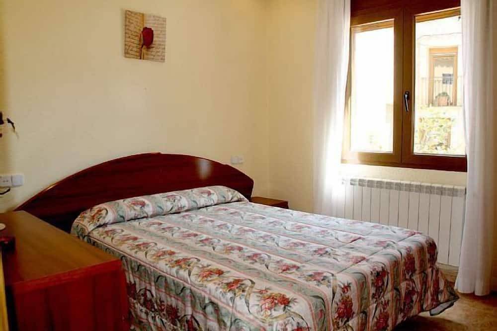 Cal Riba: casa l'Avenc 8-10pax - La Llacuna - Barcelona in La Llacuna, Interior de Barcelona