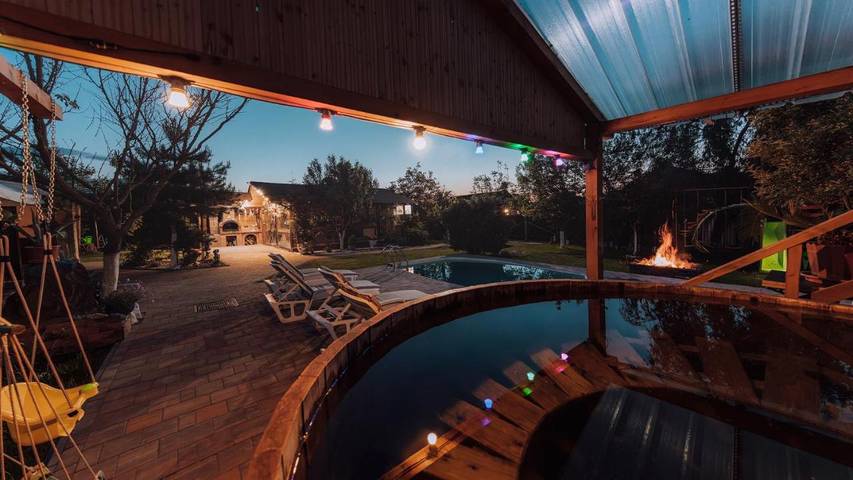 Villa pour 8 personnes, avec jacuzzi ainsi que piscine et jardin en Roumanie - 2