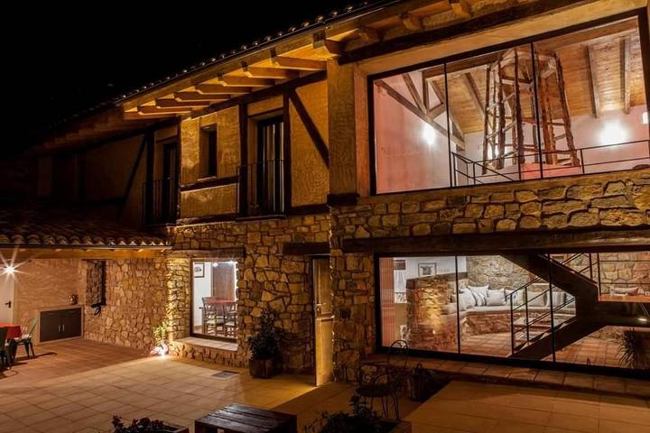 Casa de vacaciones para 8 personas, con vistas y jardín, Se admiten mascotas en Arcos de Jalón