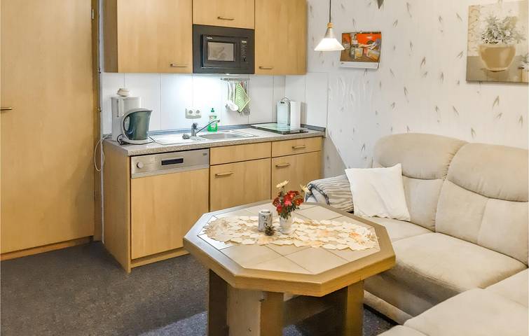 Ruhiger Rückzugsort auf der Terrasse mit Parkplatz, Garten und WiFi in Geschwenda, Thüringer Kernland