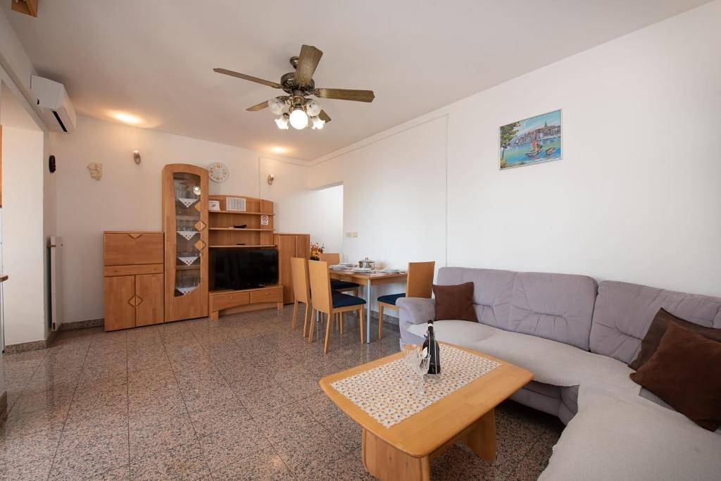 Appartamento intero, Appartamento di due stanze con balcone e vista mare Icici, Abbazia - Opatija A-27936-a in Icici, Abbazia Croazia