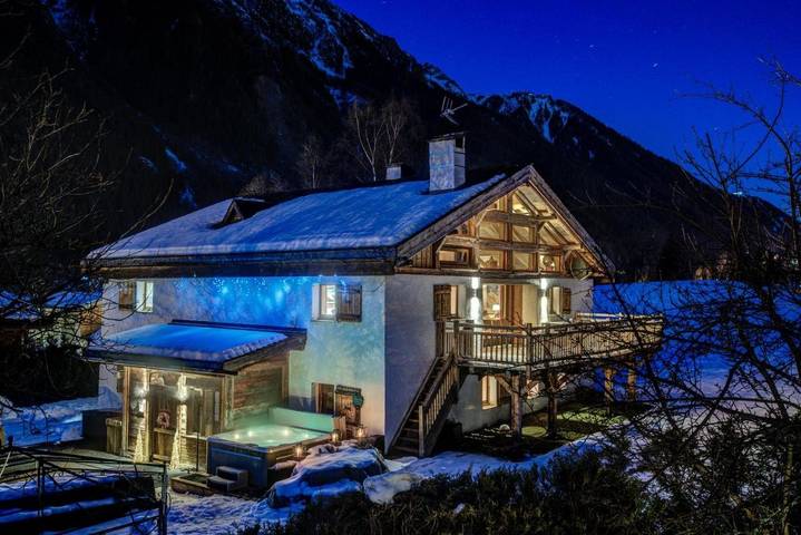 Chambre d’hôte pour 4 personnes, avec Jacuzzi et Terrasse ainsi que Jardin et Sauna à Chamonix-Mont-Blanc