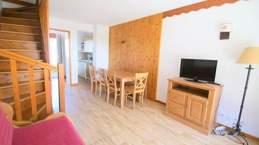 Gîte pour 7 personnes, avec terrasse ainsi que piscine et vue à Puy-Saint-Vincent - 4