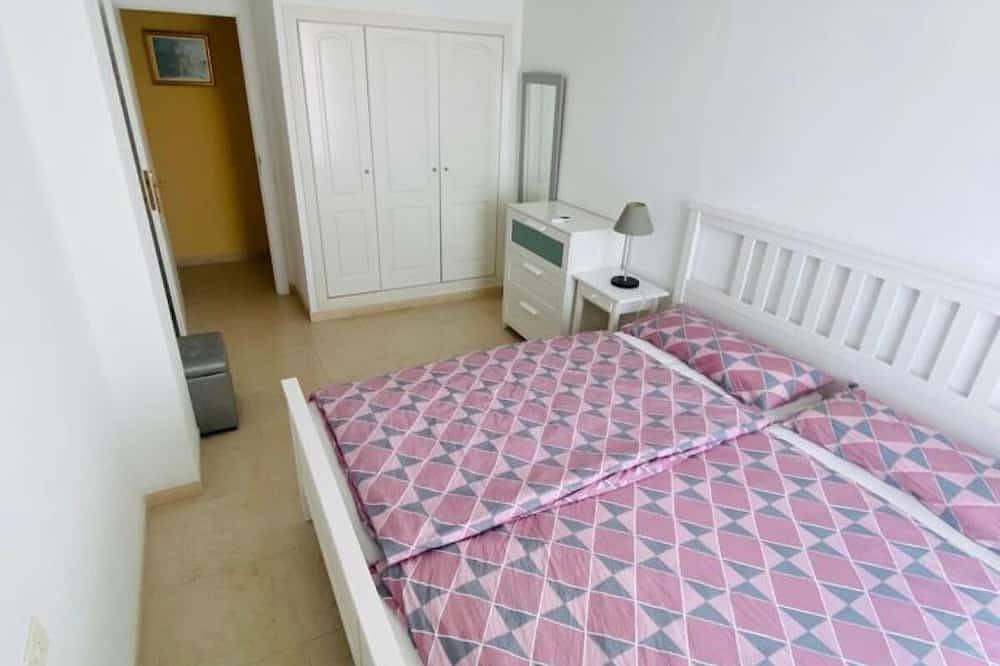 Appartement entier, 3 room apartment with fantastic views over the Atlantic and Teide in Playa Jardin, Puerto de la Cruz