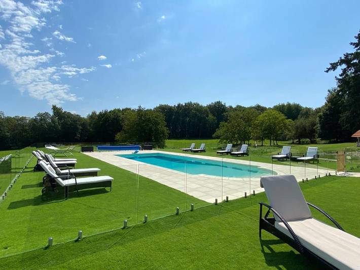 Location de vacances pour 14 personnes, avec piscine ainsi que jardin et jacuzzi, adapté aux familles à Jumilhac-le-Grand - 2