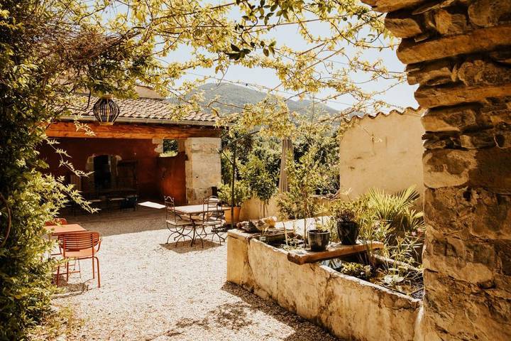 Location de vacances pour 15 personnes, avec vue et jardin ainsi que bassin pour enfant et piscine à Bourdeaux - 4