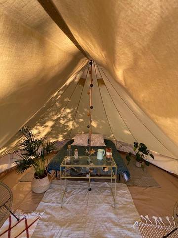 Tente pour 4 personnes, avec sauna et jardin ainsi que vue et terrasse dans la Loire