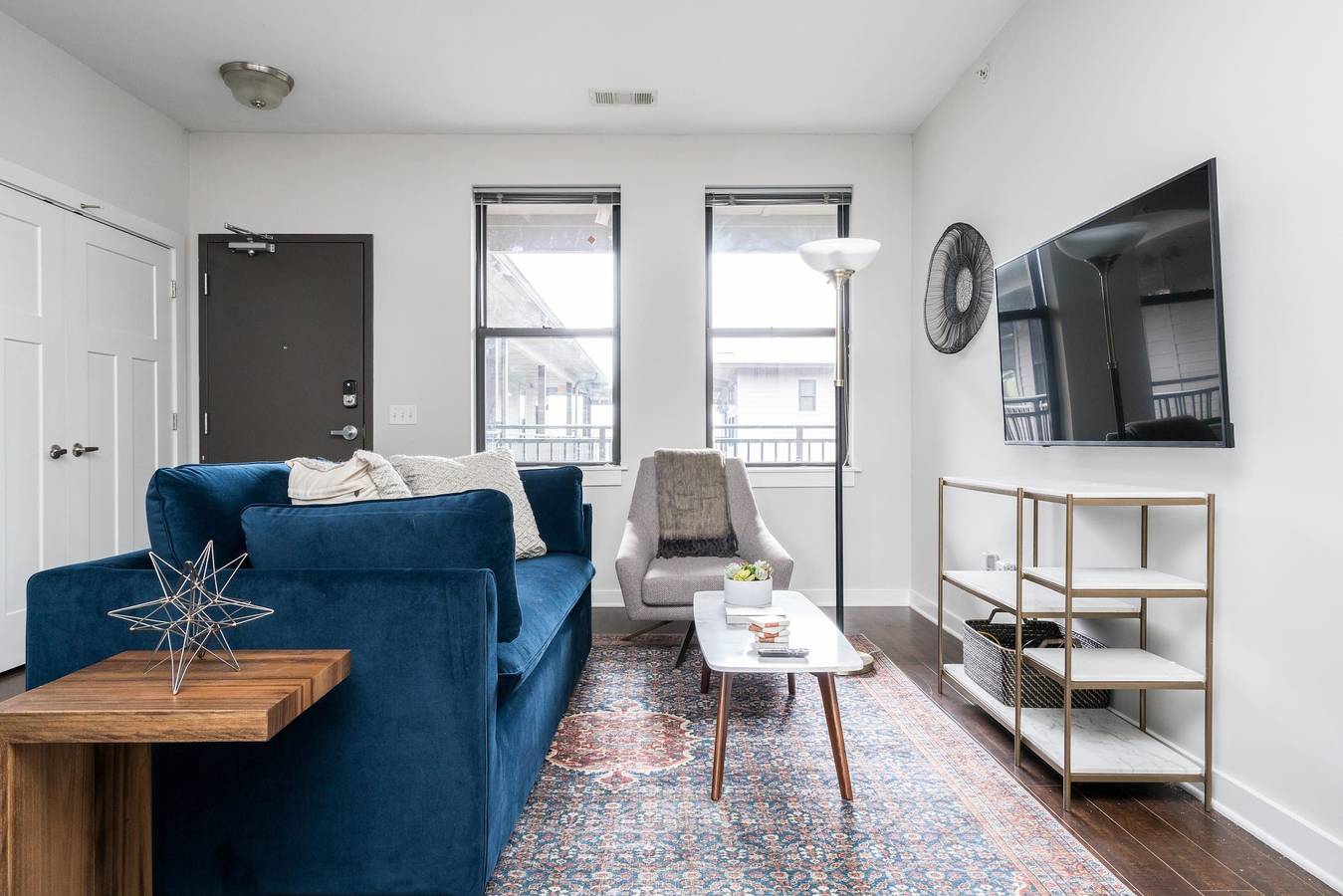 Entire apartment, Cozysuites Music Row Elegant 1Br w  free parking  in Nashville, Tennessee