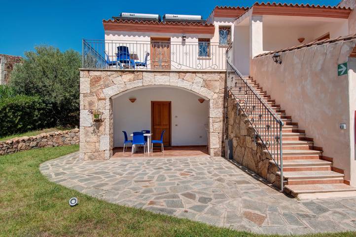 Ferienwohnung für 4 Personen, mit Balkon/Terrasse und Ausblick in Tanaunella