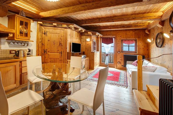 Ganze Wohnung, Ferienwohnung 'Chalet Del Cuore' mit Bergblick, privatem Garten und Wlan in San Pietro (Valdisotto), Valdisotto