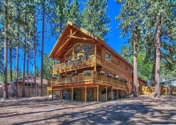 Log cabin for 10 people, with balcony and yard as well as hot tub in Nevada
