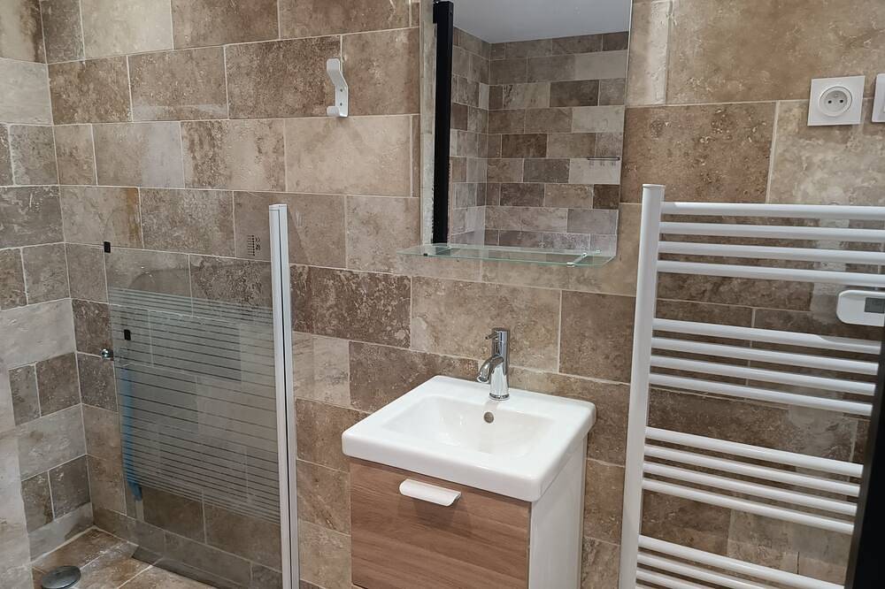 2-person bedroom with shower room and toilet in Saint-Pardon-de-Conques, Langon en omgeving