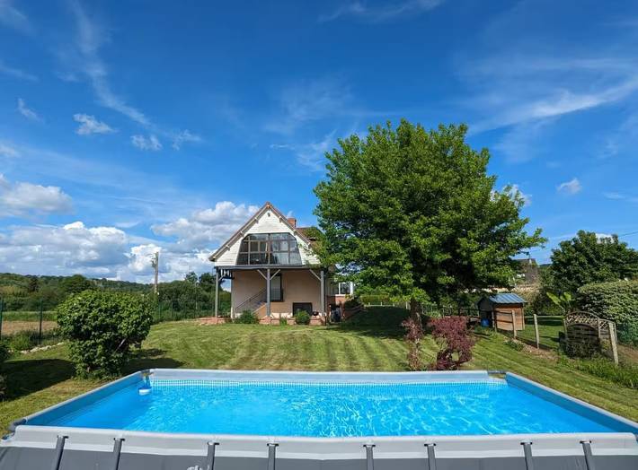Gîte pour 18 personnes, avec piscine ainsi que jardin et balcon à Douville-sur-Andelle